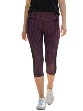 Lululemon Capri Leggibgs, Score Jacquard Black Polar Pink Pattern, Size 6